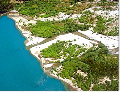 Desemboque del Rio Azul en Lago Puelo