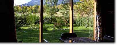Vista desde el interior de Cabañas Limay en El Bolson