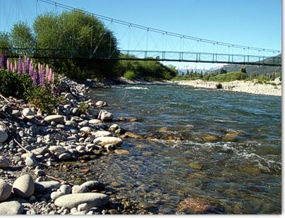 Rio Quemquemtreu, otra perspectiva. El Bolson Patagonia Argentina.