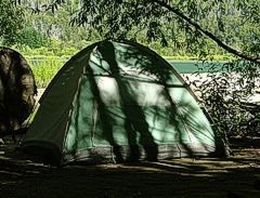 Acampando, camping en el Desemboque del Rio Epuyen en Lago Puelo