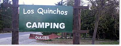 El cartel, a un lado de la ruta 16 que va al lago