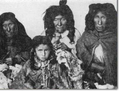 Indiecita Tehuelche y mujeres tehuelches
