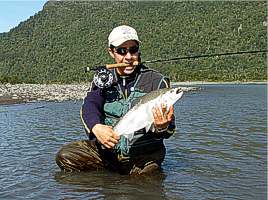 Pesca con mosca en El Bolson, Rio Puelo