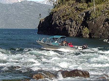 Aventura en los rapidos del Rio Puelo El Bolson