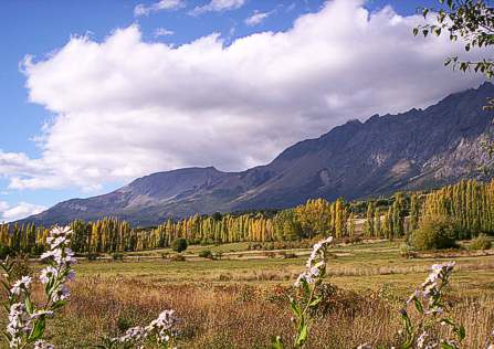 Cerro Piltriquitron, vista desde Las Golondrinas